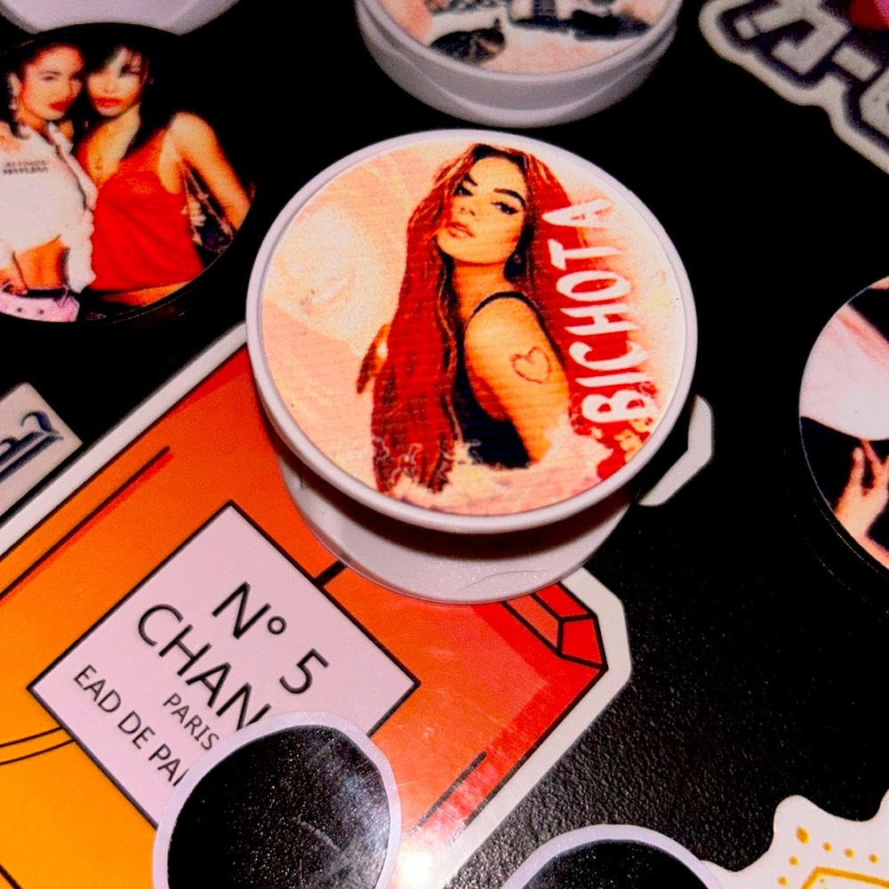 La Bichota phone grip